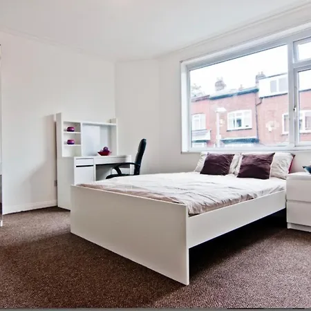 Budget Double Room Close To Leeds University And City Centre-2